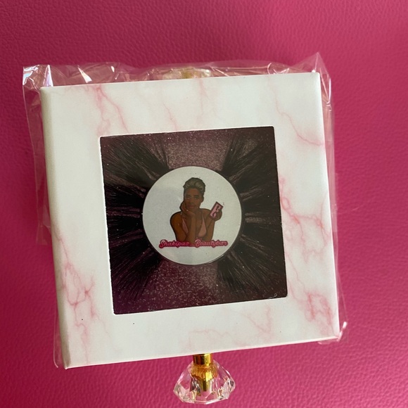 Eyelash extensions - Picture 9 of 12